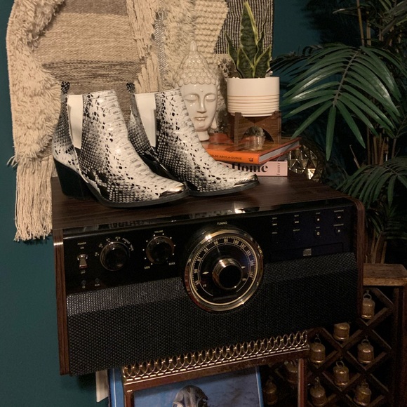 Arider Girl Shoes - Snakeskin Booties